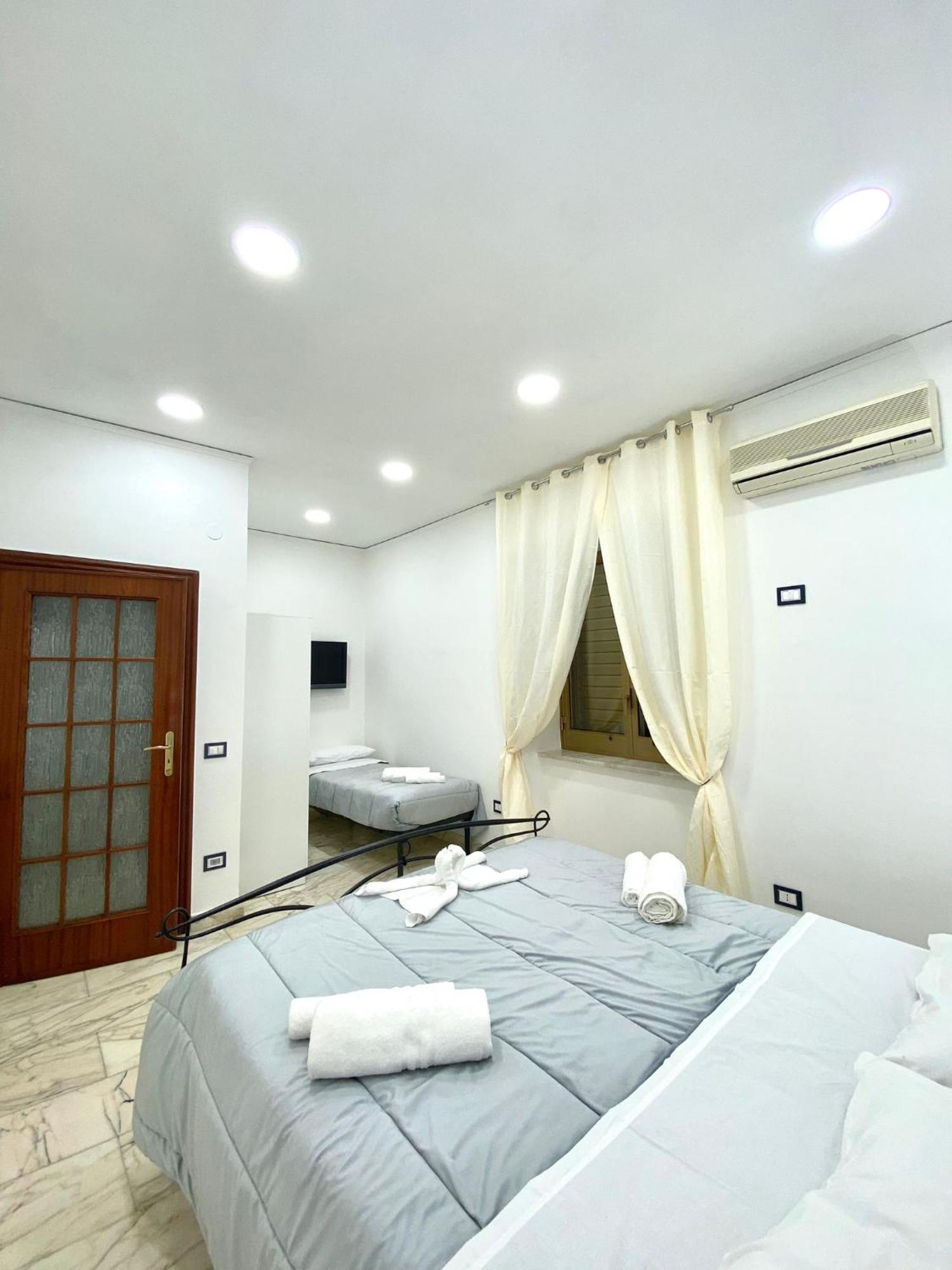 Castellano Apartment Napels Buitenkant foto
